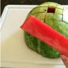 Kako pravilno razrezati lubenico, da postane pika na i na vaši mizi Kako razrezati dolgo lubenico